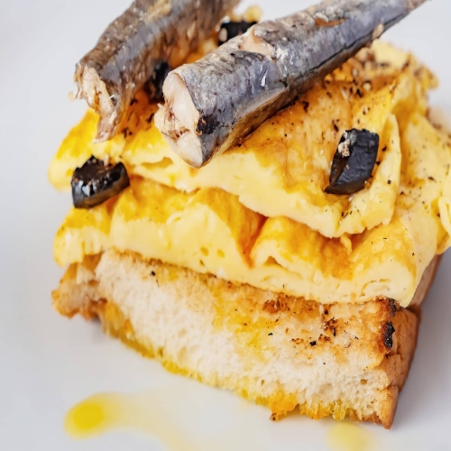 Receta de tosta de sardinas sobre pan de León